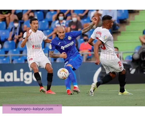 西甲赫塔费球迷狂热助威，主场氛围持续提升